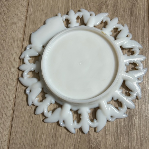 Westmoreland Milk Glass Star Flag Patriotic Eagle Plate. 7 1/4” Diameter. Exc. - Picture 2 of 6